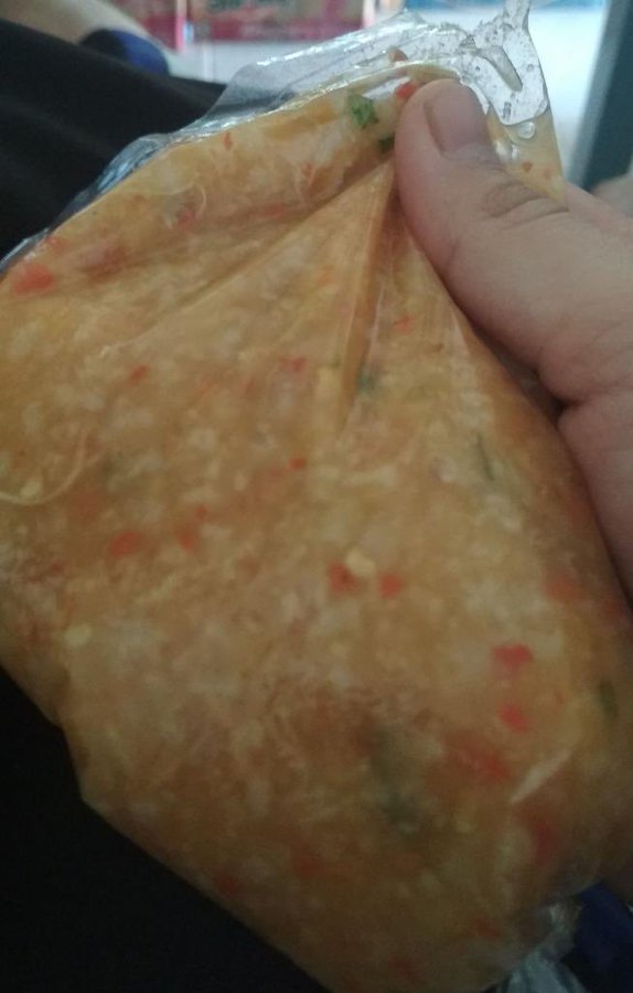 Cara baru makan bubur ayam ini praktis tapi bikin orang mikir dua kali mau menyantapnya