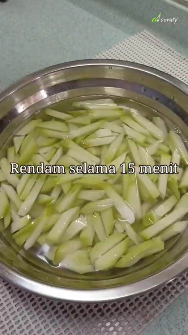 Cuma pakai 1 bahan dapur, ini cara praktis menghilangkan getah labu siam