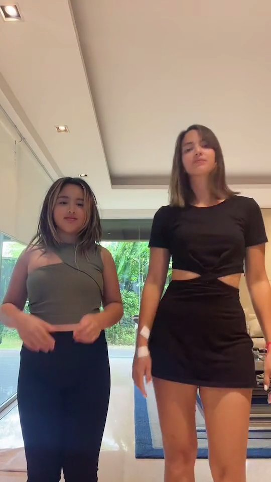 bukti mikhayla gayanya mirip nia ramadhani © instagram