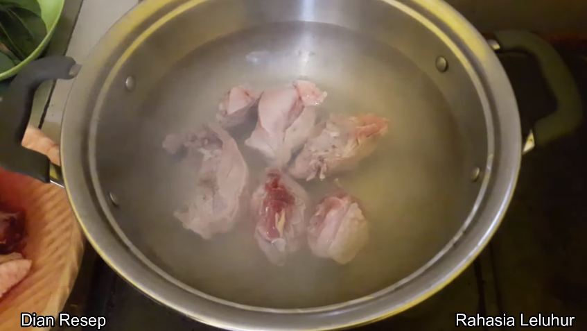 Cuma pakai 1 bahan sederhana, ini cara mengolah daging sapi agar cepat empuk dan antiamis