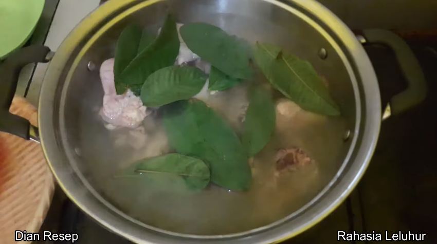 Cuma pakai 1 bahan sederhana, ini cara mengolah daging sapi agar cepat empuk dan antiamis