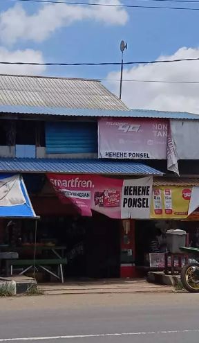 tulisan lucu di spanduk warung pulsa Berbagai sumber