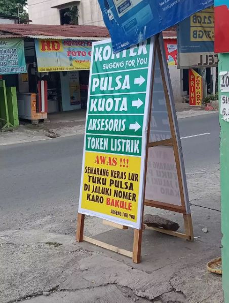 tulisan lucu di spanduk warung pulsa Berbagai sumber