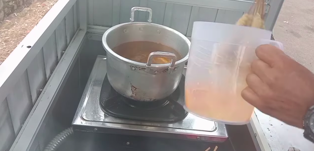 Trik menggoreng sempol ala pedagang kaki lima agar mengembang sempurna meski sudah dingin