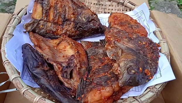 Tanpa bahan tambahan, ini cara menyimpan ikan asap agar tidak busuk hingga berbulan-bulan