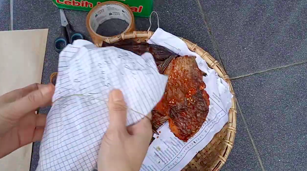 Tanpa bahan tambahan, ini cara menyimpan ikan asap agar tidak busuk hingga berbulan-bulan