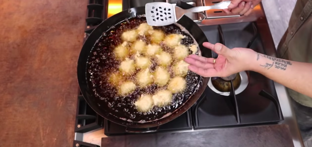 Trik bikin bakso goreng yang lezat, mekar, dan tidak kempes saat dingin