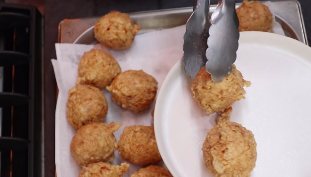 Trik bikin bakso goreng yang lezat, mekar, dan tidak kempes saat dingin