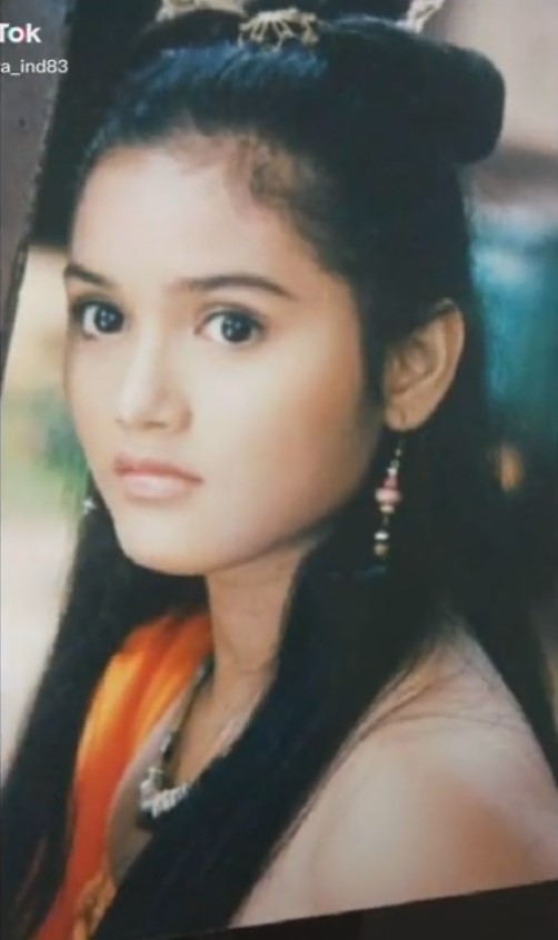 Alenta Hombing Putri Gayatri Angling Dharma © berbagai sumber Alenta Hombing Putri Gayatri Angling Dharma © berbagai sumber