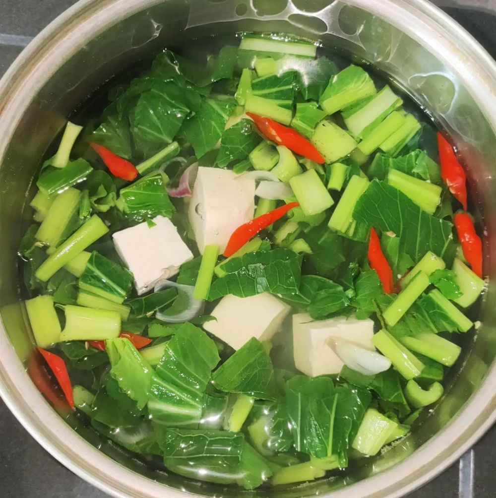 11 Resep sawi hijau pedas, enak, rendah kalori, dan cocok untuk diet