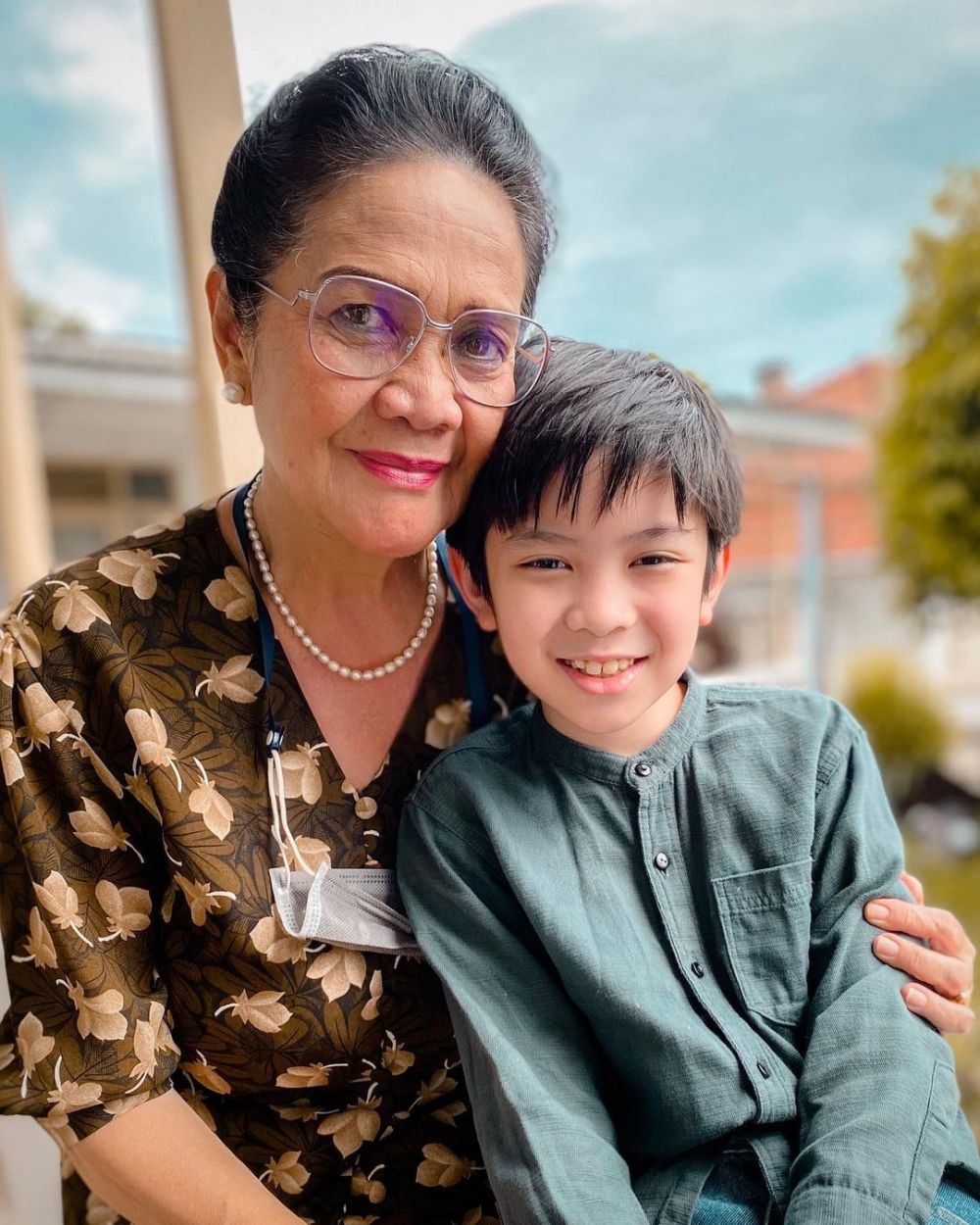 Transformasi Rina Hasyim berbagai sumber