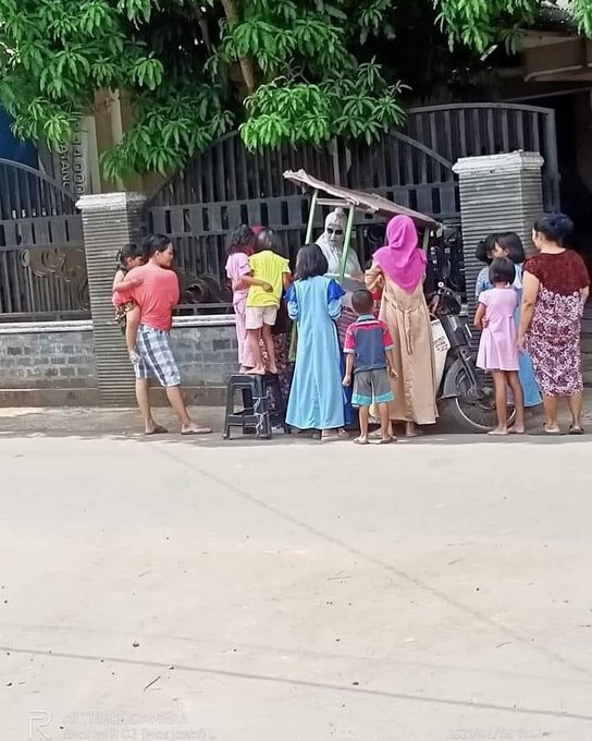 potret kocak outfit pedagang kaki lima Berbagai sumber