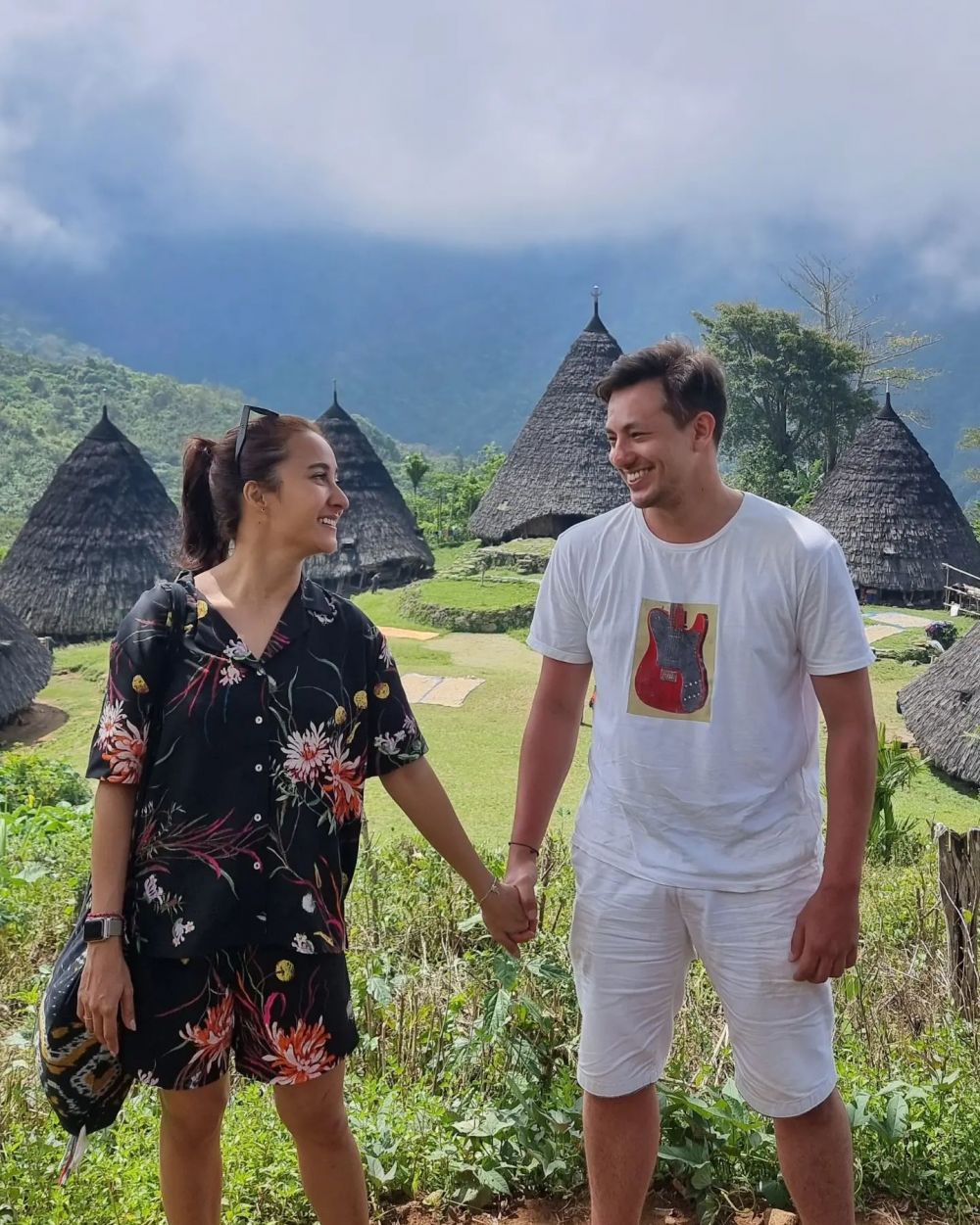 potret romantis Naomi Zaskia dan Dylan Carr © Instagram