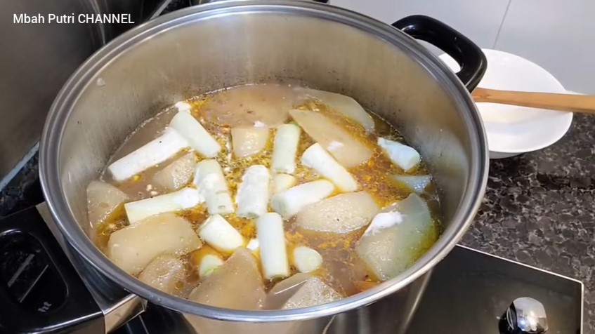 Cara jitu merebus urat sapi agar tak bau apek dan teksturnya lebih lunak, cuma pakai 1 bahan