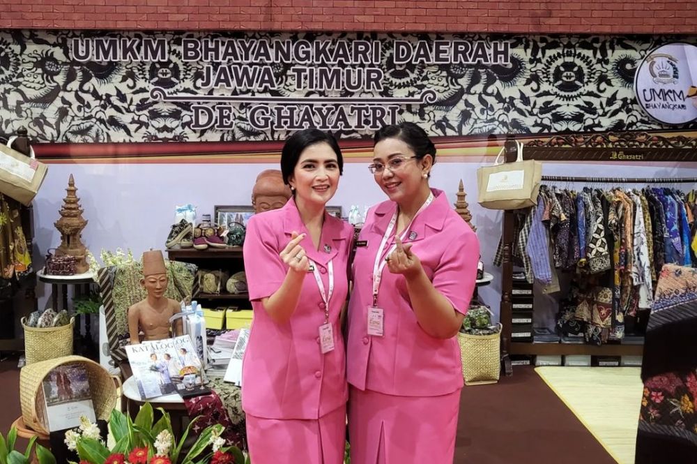 Bocah polos ini jadi istri polisi © Instagram Bocah polos ini jadi istri polisi © Instagram