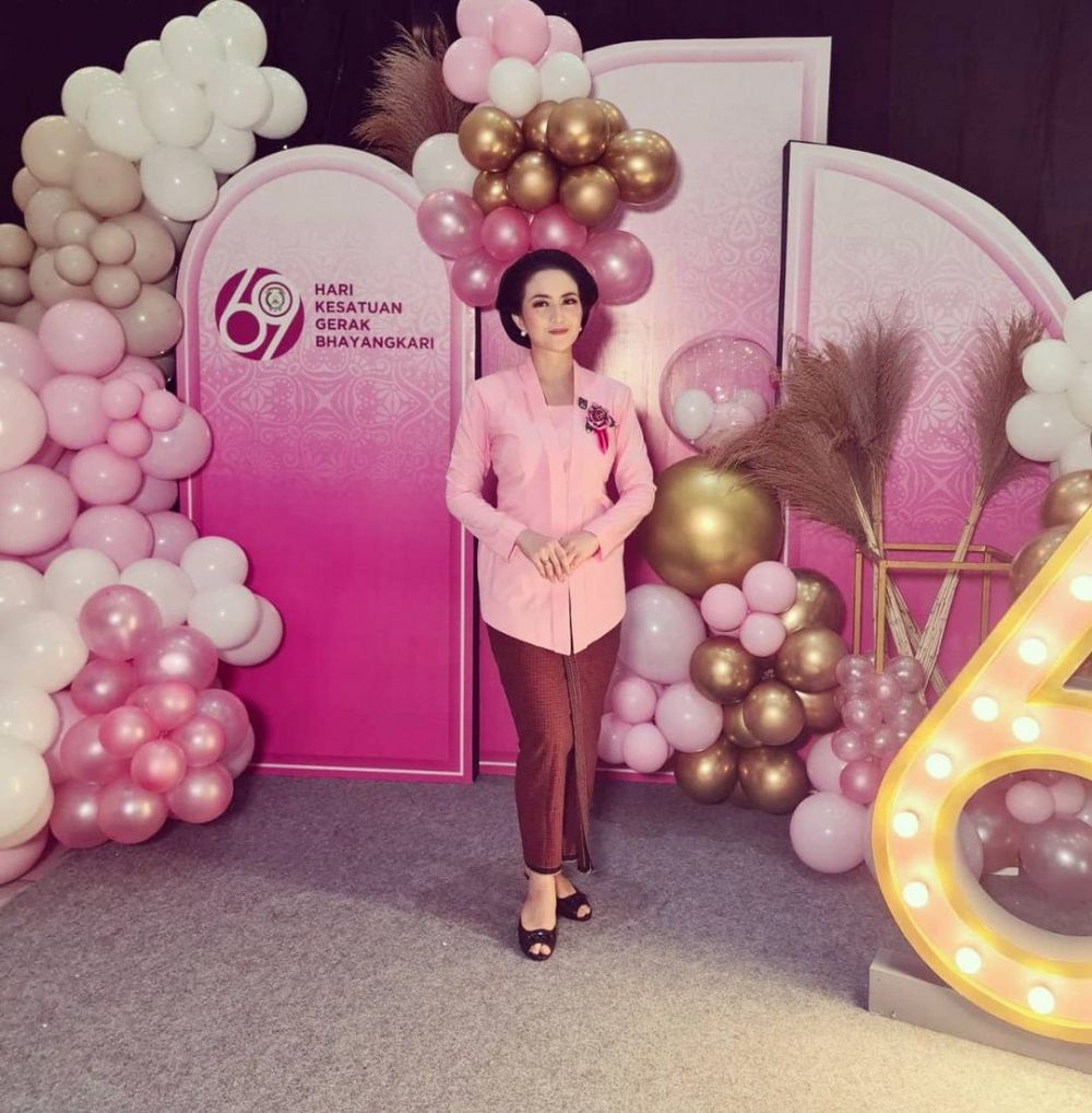 Bocah polos ini jadi istri polisi © Instagram Bocah polos ini jadi istri polisi © Instagram