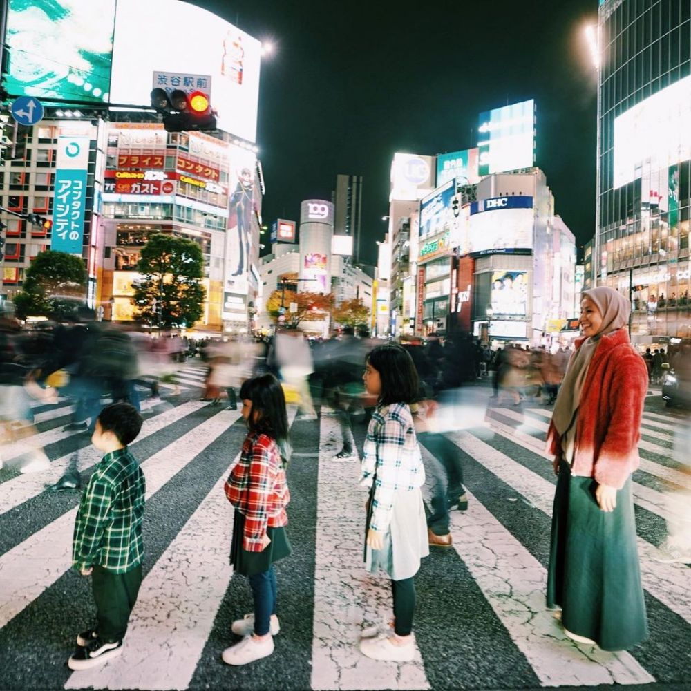 pesinetron bareng anak ini bak kakak adik © 2023 brilio.net pesinetron bareng anak ini bak kakak adik © 2023 brilio.net