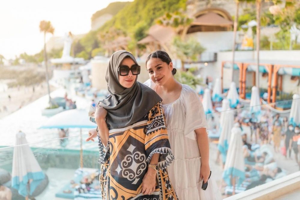 kedekatan aktris bareng mertua © Instagram