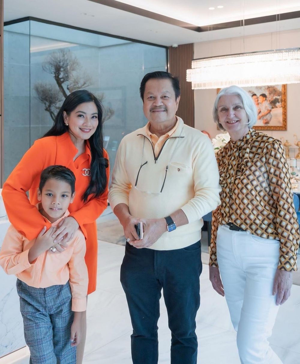 kedekatan aktris bareng mertua © Instagram