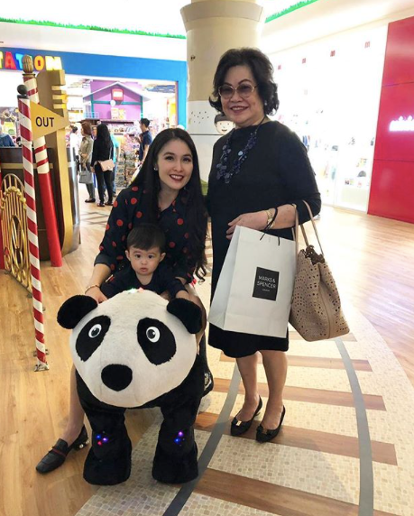 kedekatan aktris bareng mertua © Instagram kedekatan aktris bareng mertua © Instagram