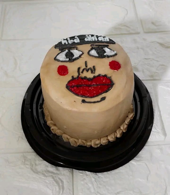 Potret nyeleneh ugly cake © 2023 brilio.net