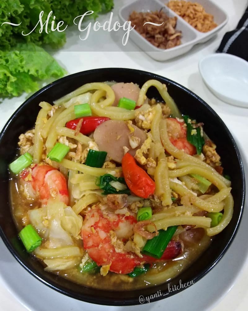 11 Resep olahan mie kuning kuah pedas, segar dan menggugah selera