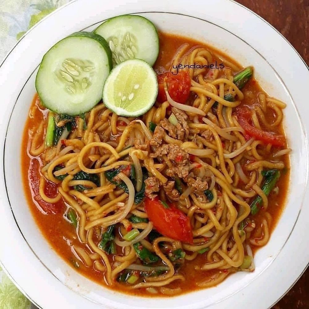 11 Resep olahan mie kuning kuah pedas, segar dan menggugah selera
