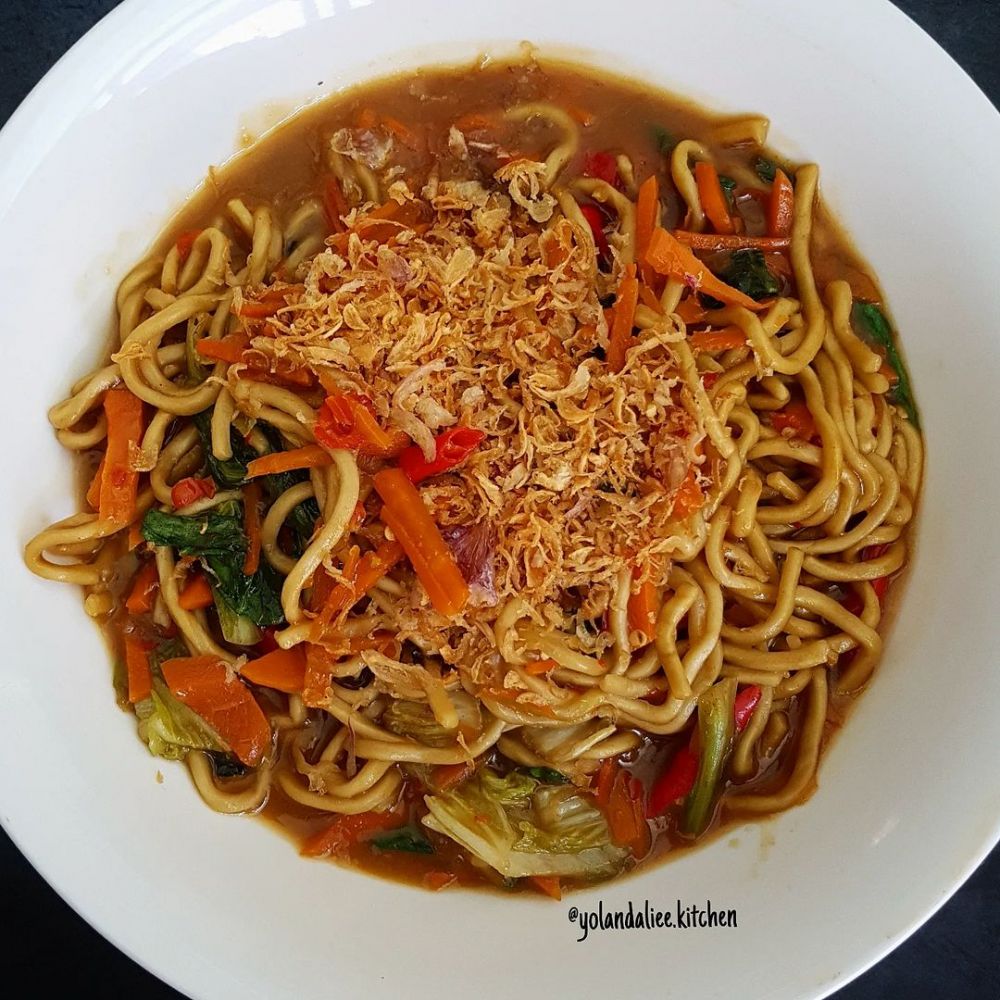 11 Resep olahan mie kuning kuah pedas, segar dan menggugah selera