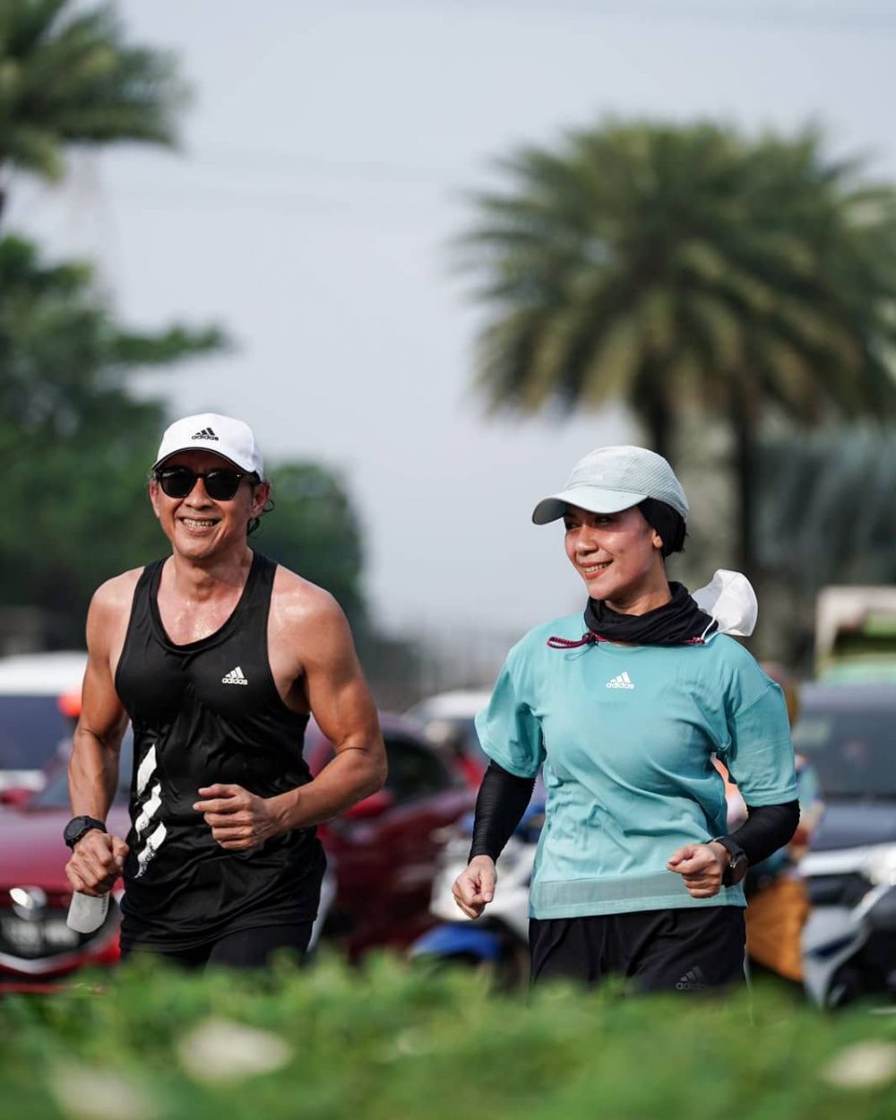 11 Potret Agus Kuncoro 'Ustadz Adi di Ronaldowati' bareng istri © 2023 brilio.net