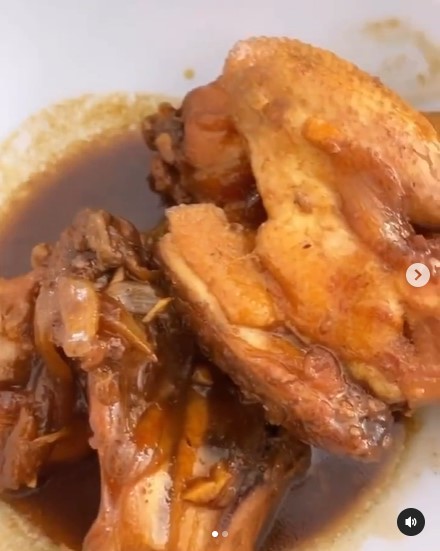 11 Masakan berbahan ayam ala Titi Kamal ini praktis dan menggugah selera