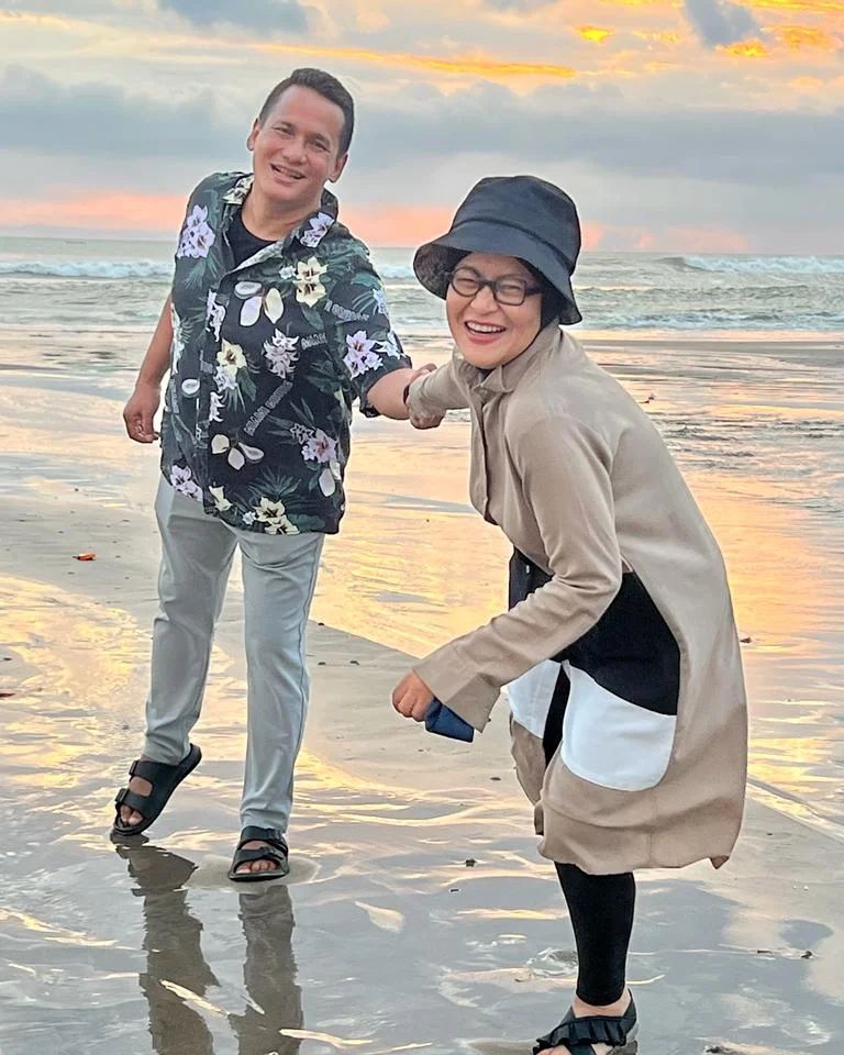 11 Potret kemesraan Candy Satrio dan istri © 2023 brilio.net 11 Potret kemesraan Candy Satrio dan istri © 2023 brilio.net