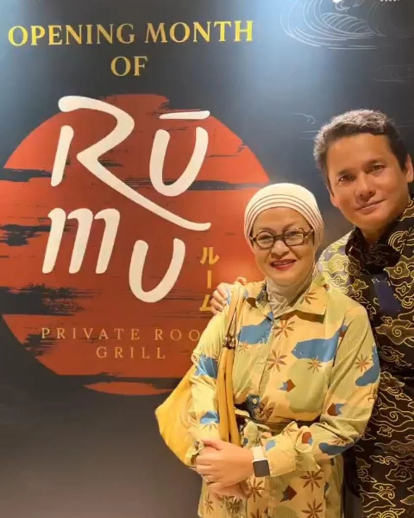 11 Potret kemesraan Candy Satrio dan istri © 2023 brilio.net 11 Potret kemesraan Candy Satrio dan istri © 2023 brilio.net