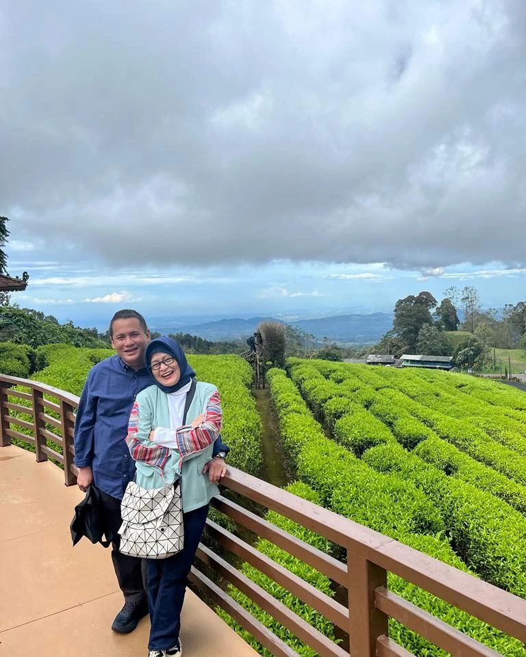 11 Potret kemesraan Candy Satrio dan istri © 2023 brilio.net 11 Potret kemesraan Candy Satrio dan istri © 2023 brilio.net