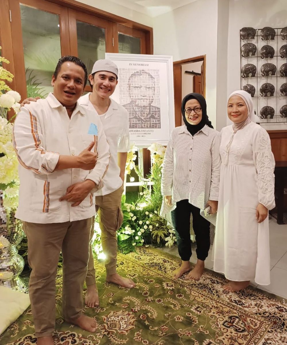 11 Potret kemesraan Candy Satrio dan istri © 2023 brilio.net 11 Potret kemesraan Candy Satrio dan istri © 2023 brilio.net