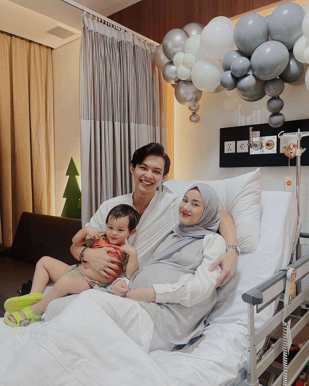 persalinan anak kedua Dinda Hauw © Instagram persalinan anak kedua Dinda Hauw © Instagram