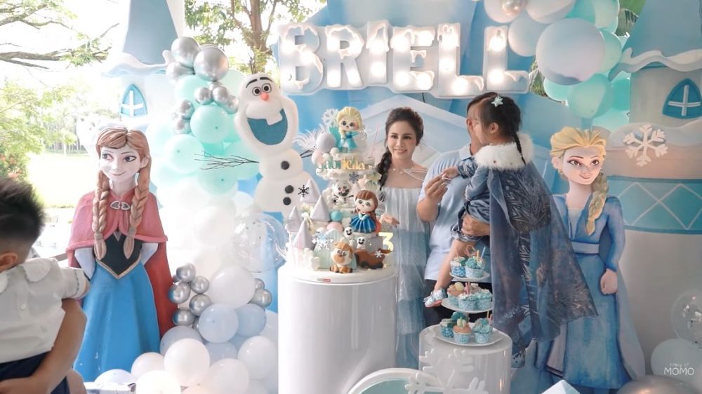 9 Potret kue ulang tahun anak Momo Geisha, unik, mewah, dan berkarakter