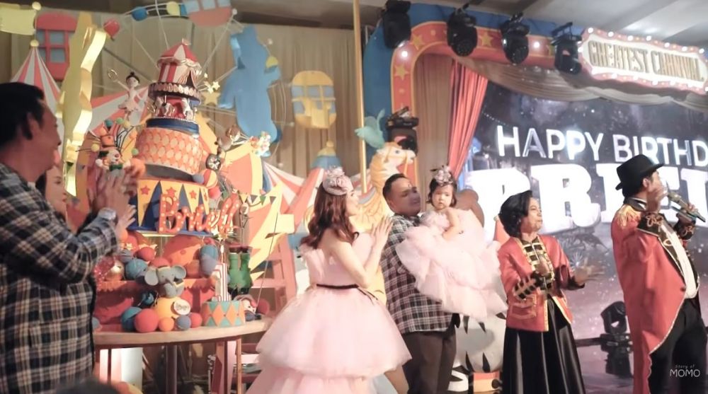 9 Potret kue ulang tahun anak Momo Geisha, unik, mewah, dan berkarakter