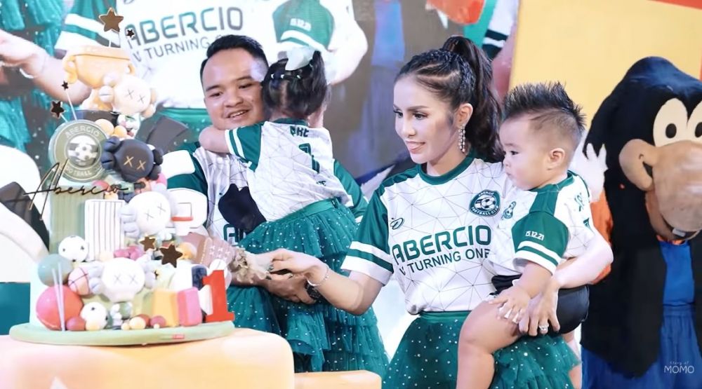 9 Potret kue ulang tahun anak Momo Geisha, unik, mewah, dan berkarakter