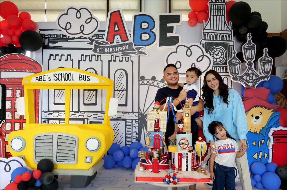 9 Potret kue ulang tahun anak Momo Geisha, unik, mewah, dan berkarakter