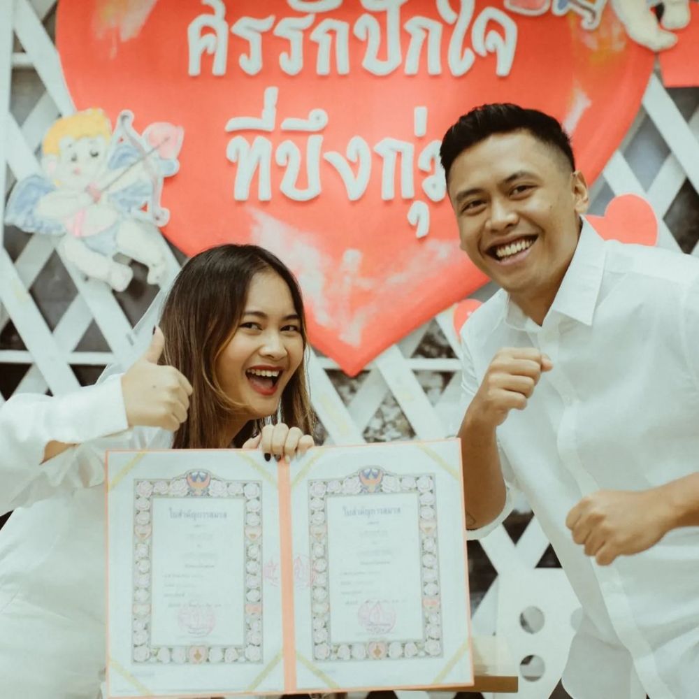 11 Momen pernikahan adik Vidi Aldiano di Thailand, kehadiran orang tua jadi sorotan