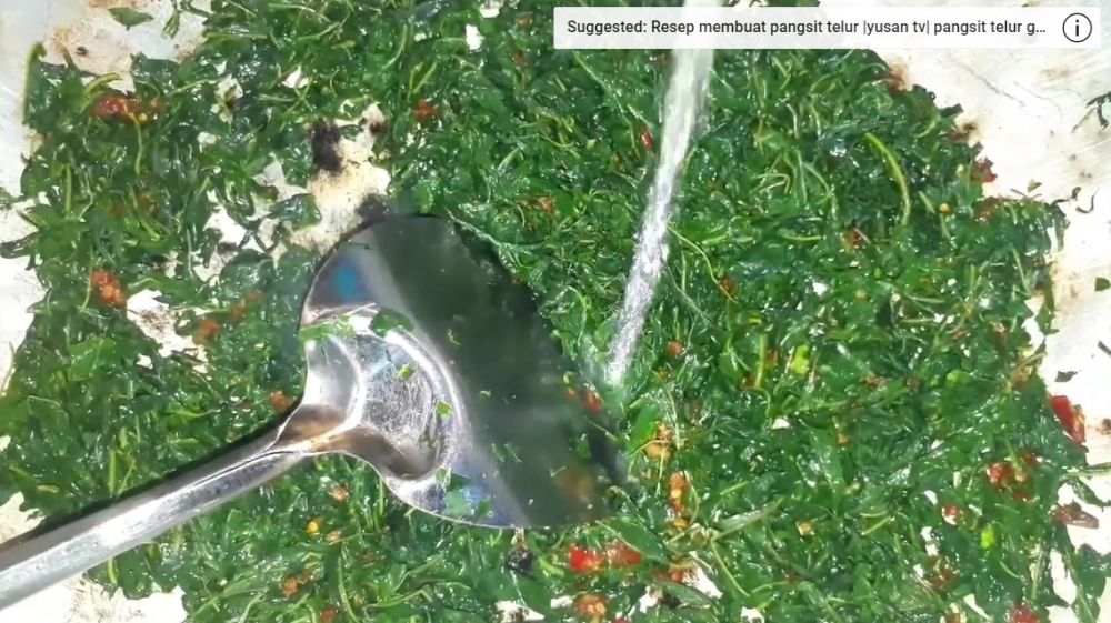 Tanpa direbus dulu, begini trik menumis daun singkong agar rasanya tidak pahit