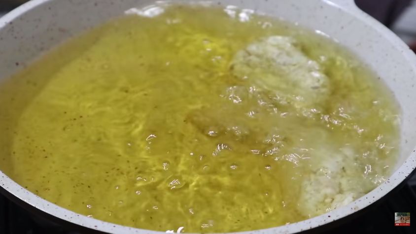 Bukan pakai terigu, ini trik bikin ayam goreng tepung agar tidak amis dan renyah tahan lama