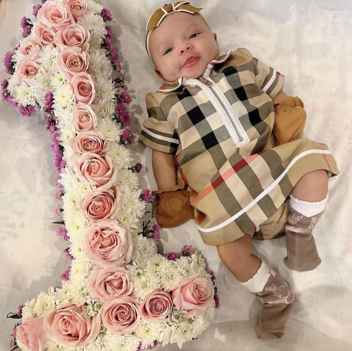 Pemotretan monthiversary Ameena Istimewa Pemotretan monthiversary Ameena Istimewa