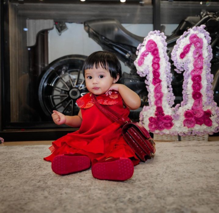 Pemotretan monthiversary Ameena Istimewa Pemotretan monthiversary Ameena Istimewa