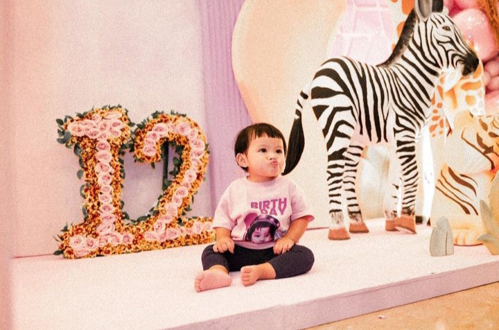 Pemotretan monthiversary Ameena Istimewa Pemotretan monthiversary Ameena Istimewa