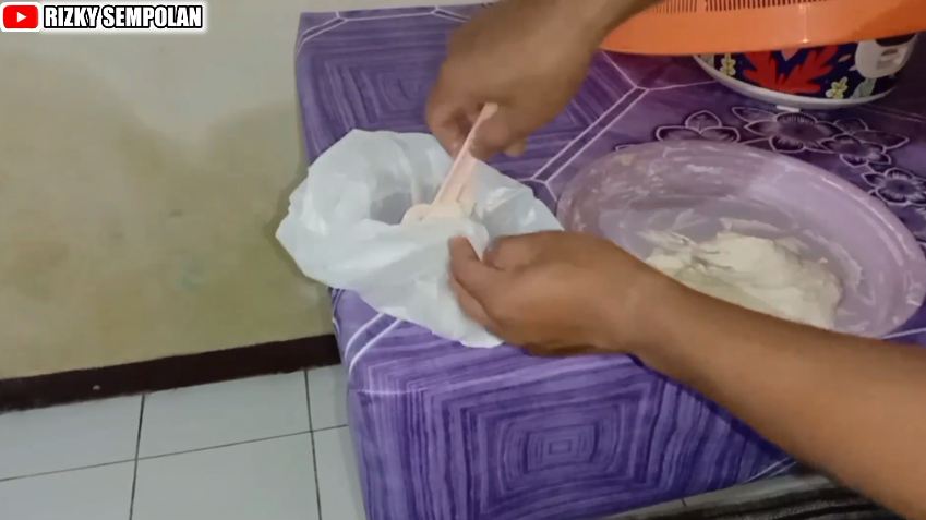 Tanpa bahan tambahan, ini trik menyimpan adonan sempol agar tidak mencair dan tahan hingga 1 bulan