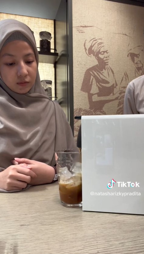 9 Inspirasi minuman ala kafe buatan Natasha Rizky, segar dan antiribet