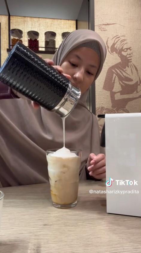 9 Inspirasi minuman ala kafe buatan Natasha Rizky, segar dan antiribet