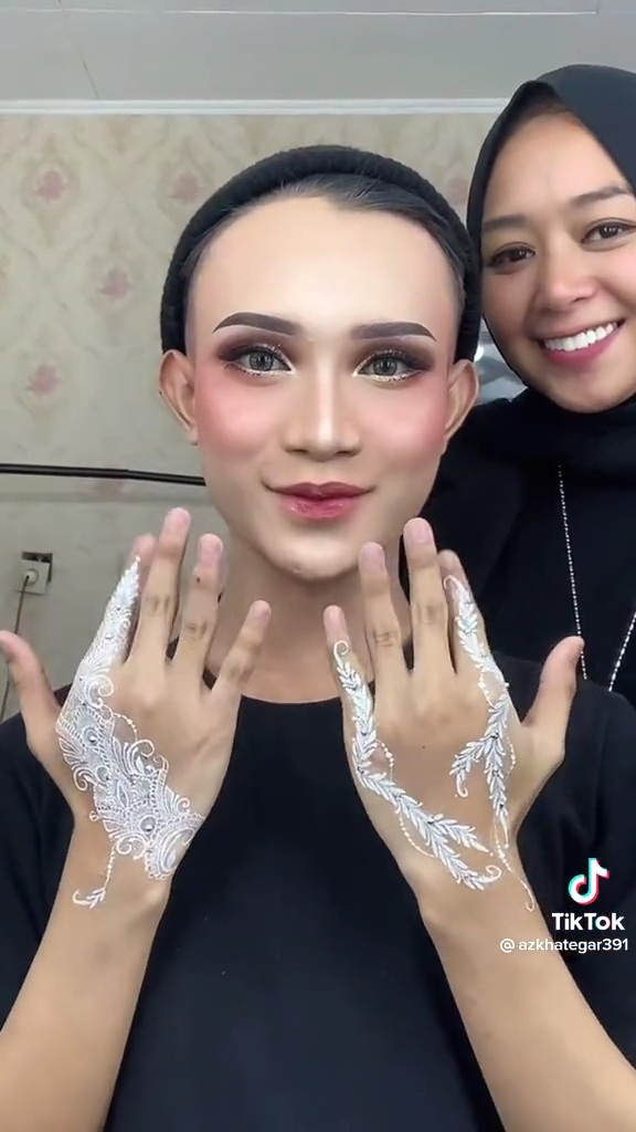 7 Transformasi pria dirias MUA jadi pengantin Palembang, hasil makeupnya bikin lupa wajah asli