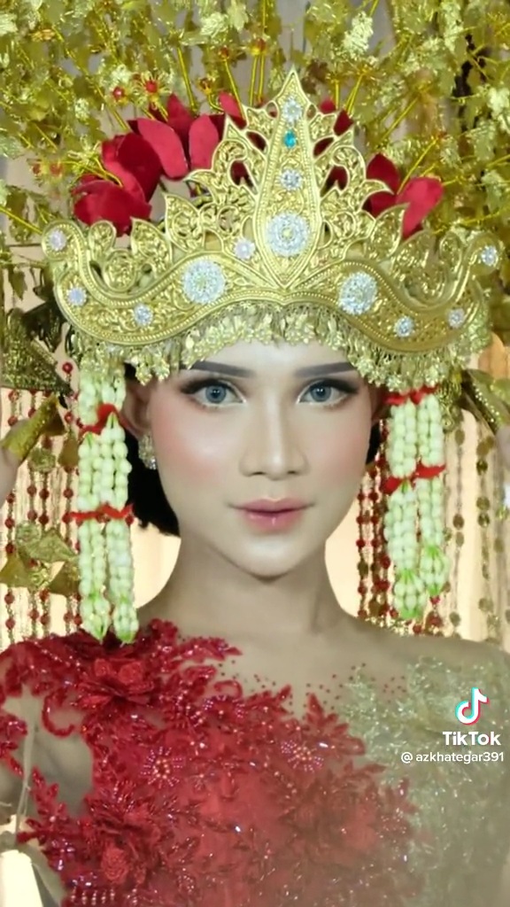 7 Transformasi pria dirias MUA jadi pengantin Palembang, hasil makeupnya bikin lupa wajah asli